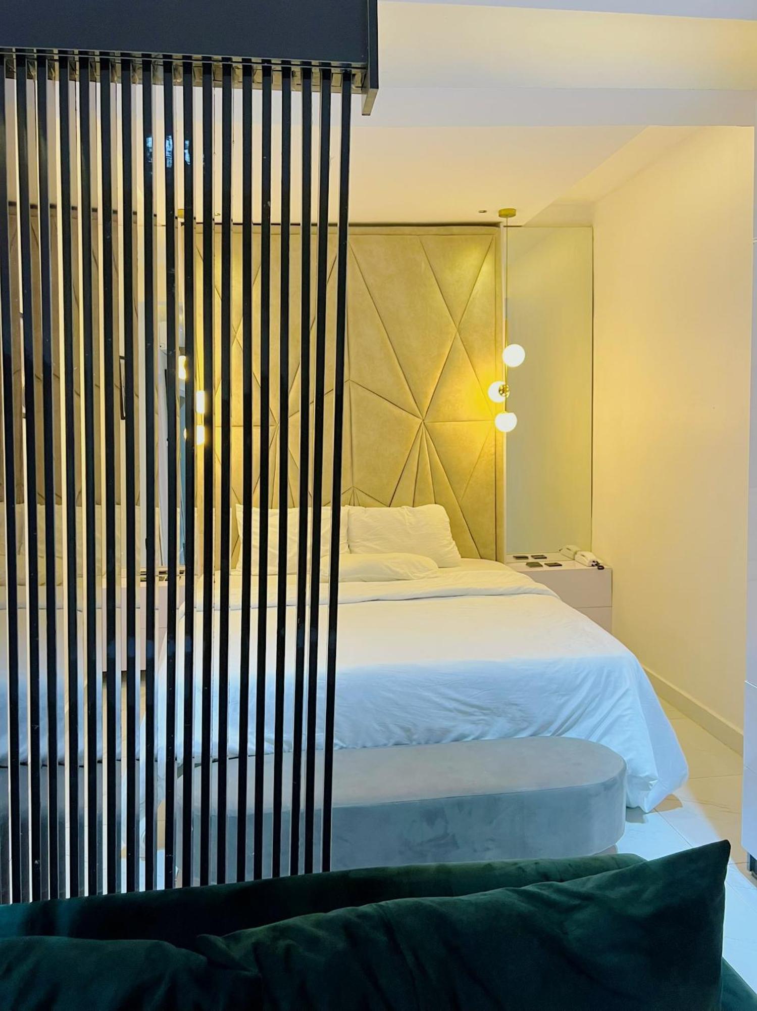 Austra Hotels And Apartments Maitama Abuja Esterno foto