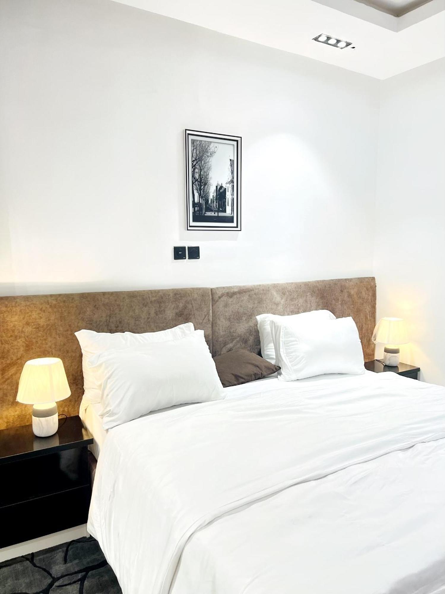 Austra Hotels And Apartments Maitama Abuja Esterno foto