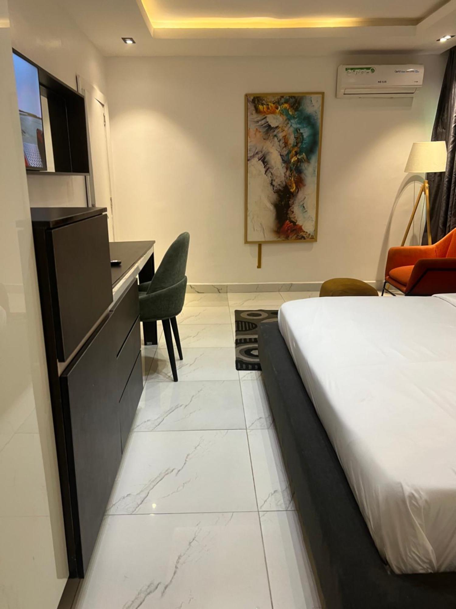 Austra Hotels And Apartments Maitama Abuja Esterno foto
