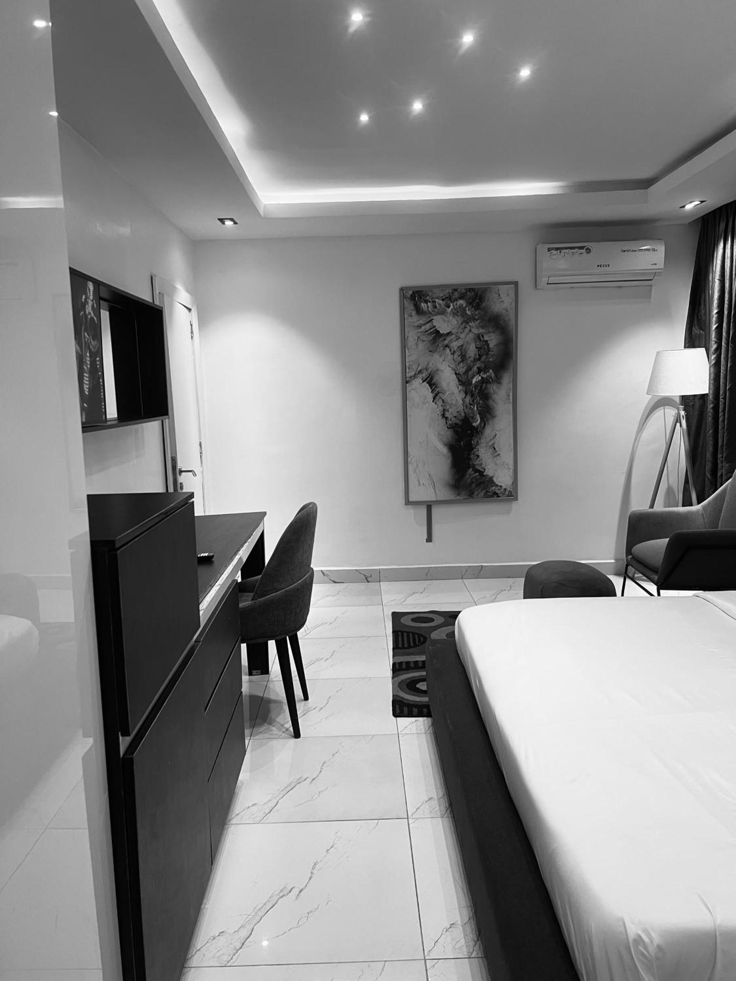 Austra Hotels And Apartments Maitama Abuja Esterno foto