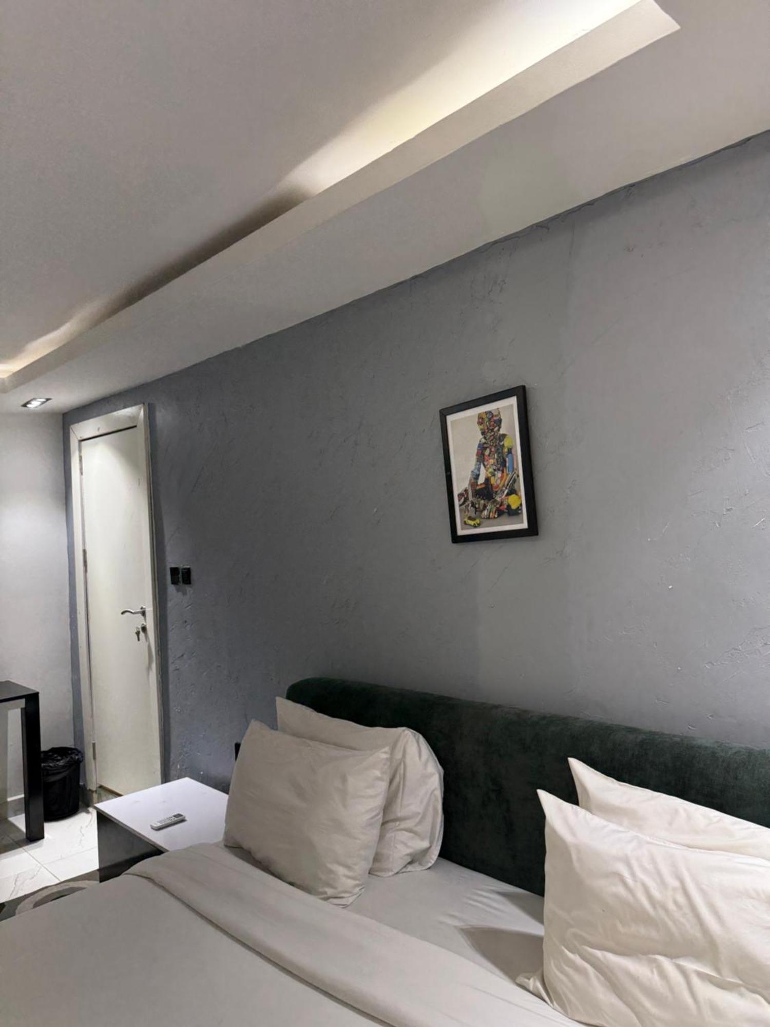 Austra Hotels And Apartments Maitama Abuja Esterno foto