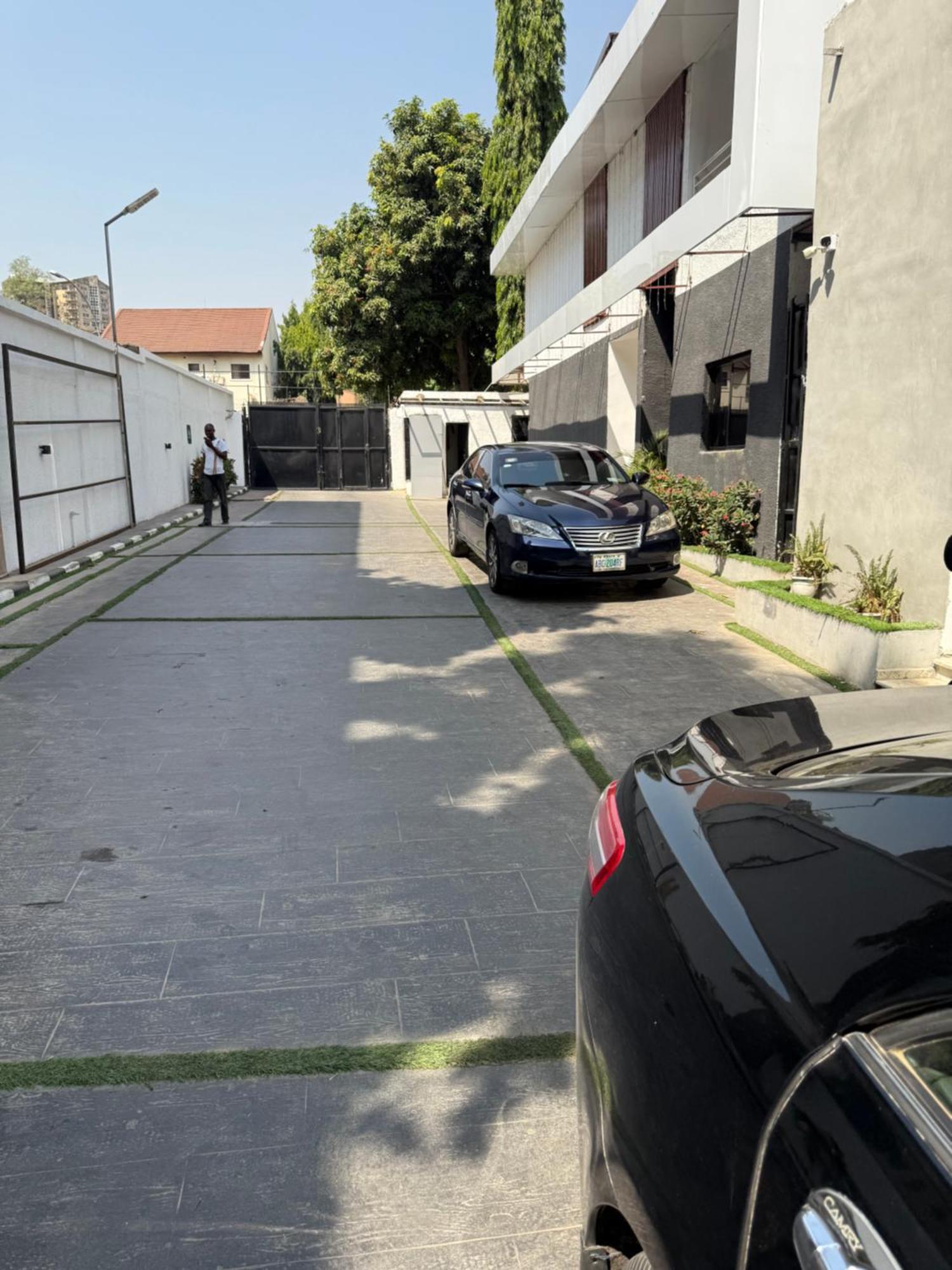 Austra Hotels And Apartments Maitama Abuja Esterno foto