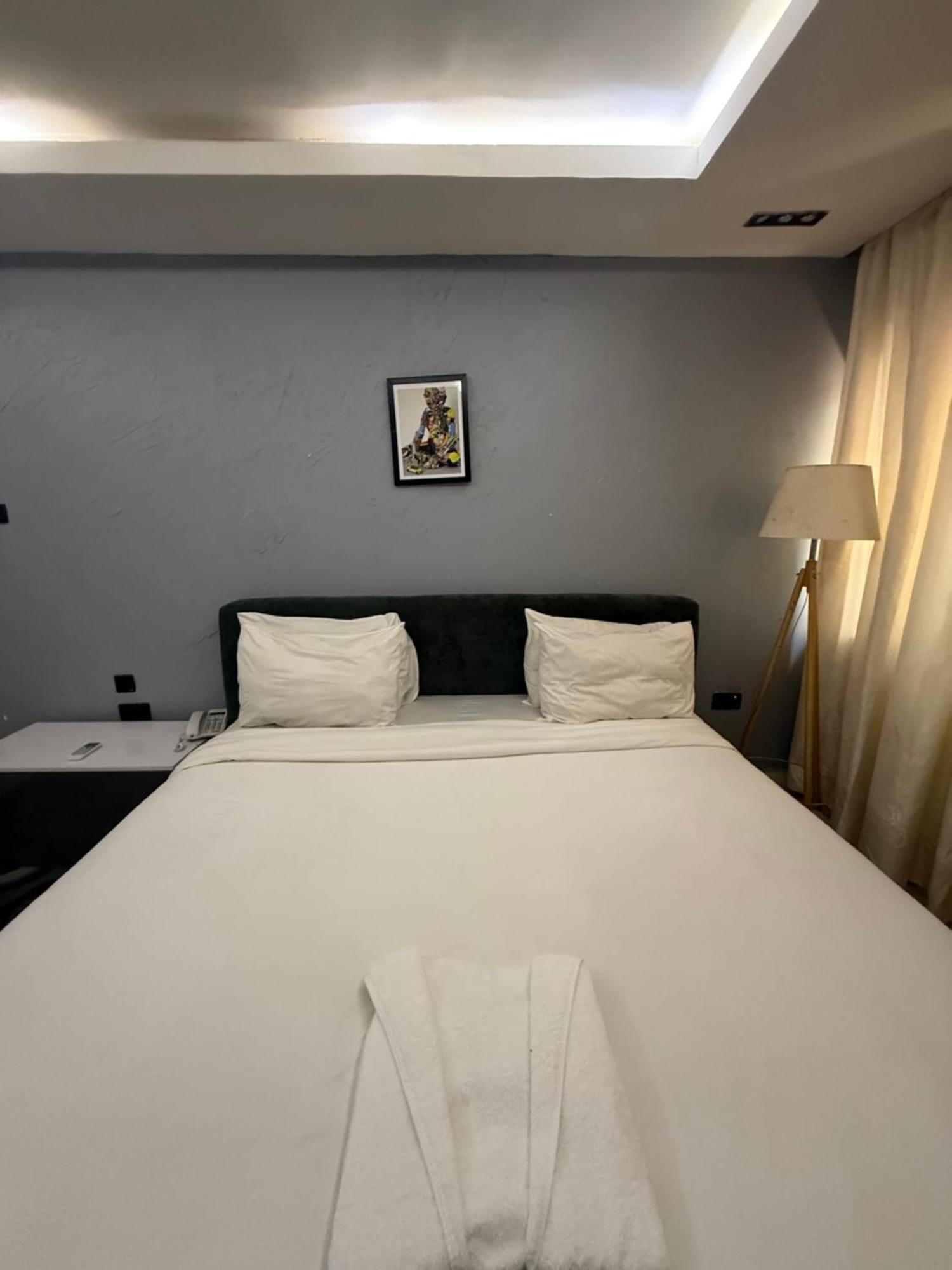 Austra Hotels And Apartments Maitama Abuja Esterno foto