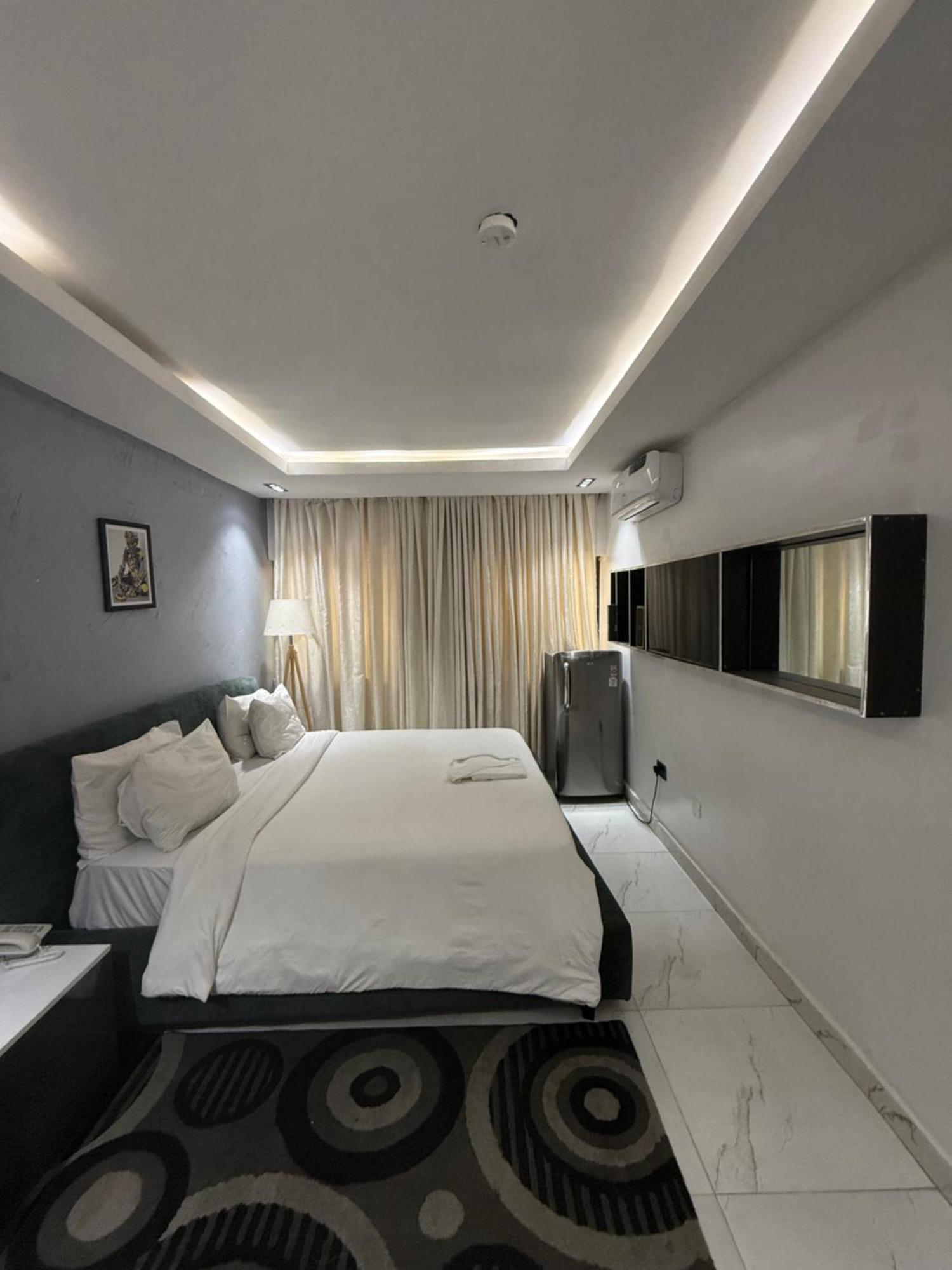 Austra Hotels And Apartments Maitama Abuja Esterno foto
